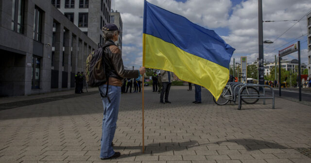 Almaniyalı müxbir hərbi yaşda olan qaçqınları Ukraynaya qaytarmağa çağırıb