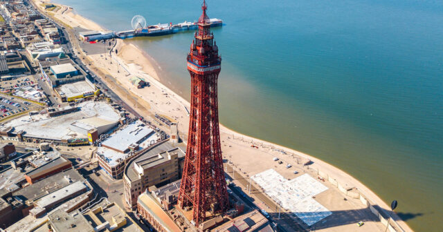 Məşhur Blackpool qülləsi yanıb
