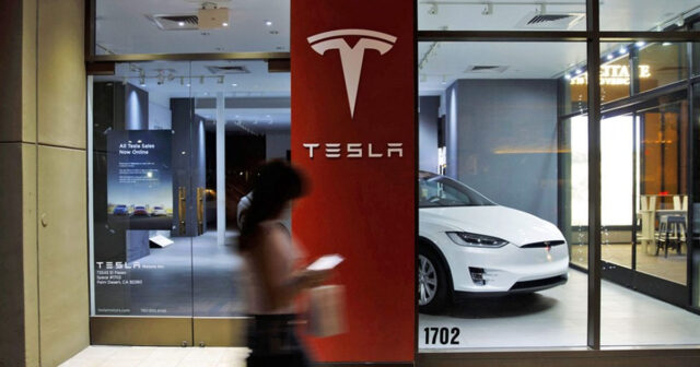 “Tesla” ilin əvvəlindən bəri bazar dəyərini 94 milyard dollar itirib