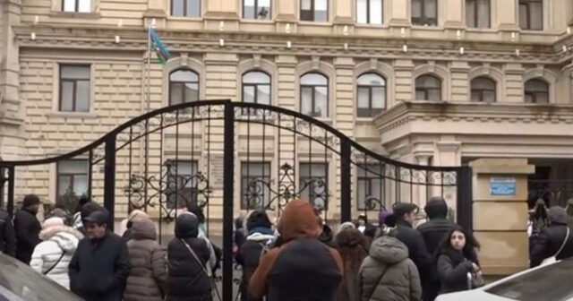 Bakıda məktəbdə qalmaqal. İkinci sinif şagirdinə nə göstəriblər? – VİDEO