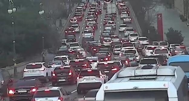 Bakıda sıxlıq olan yollar – SİYAHI Bakıda sıxlıq olan yollar – SİYAHI