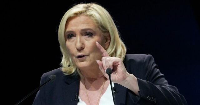 Le Pen Makronu “komandir roluna” görə tənqid edib