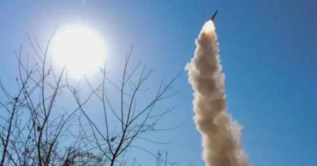 Şimali Koreya “super böyük döyüş başlığı” daşıyan raket atdı