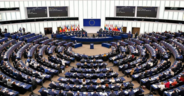 Avropa Parlamenti Kiyevə çoxillik maliyyə yardımını təsdiqləyib