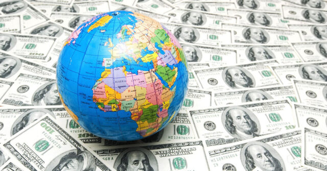 BVF: Dollar dünya ticarətində dominant mövqeyini qoruyub saxlayıb