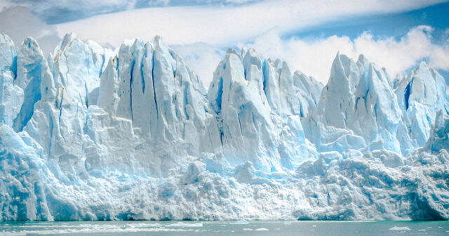 Antarktikada Fransa böyüklüyündə buzlaq irəli-geri hərəkət edir
