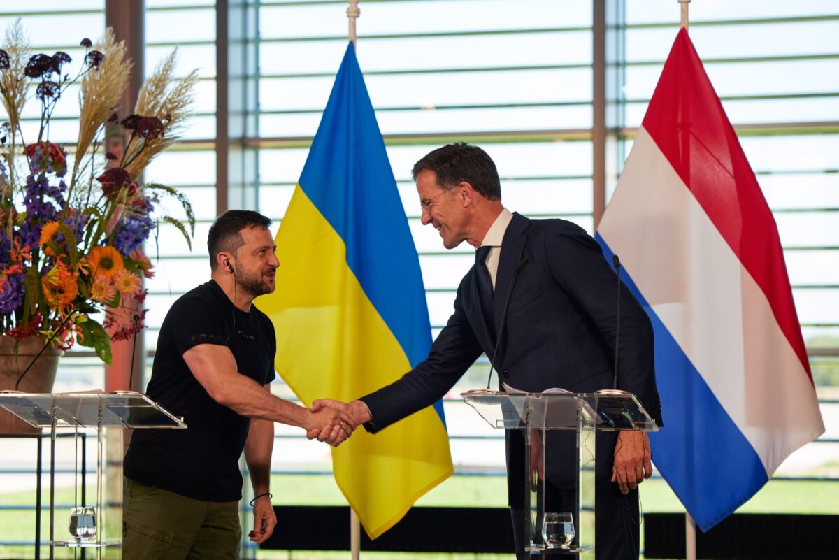 Niderland Ukraynaya silah almaq üçün yardım edəcək