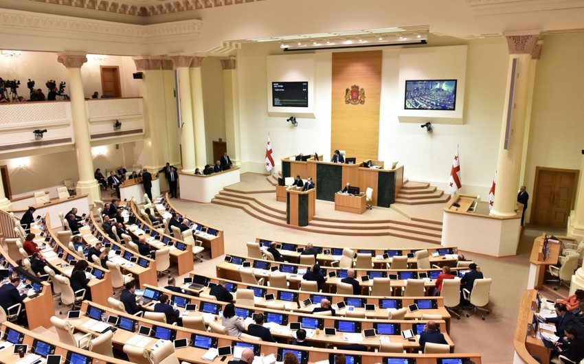 Gürcüstan parlamentində növbəti dava