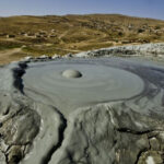 Bakıda bu vulkan 3 dəqiqədən bir püskürür – VİDEO Bakıda bu vulkan 3 dəqiqədən bir püskürür – VİDEO