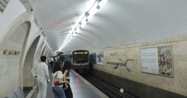 Bakı metrosunda sərnişinin halı pisləşib, qatarın hərəkətində yubanma yaranıb