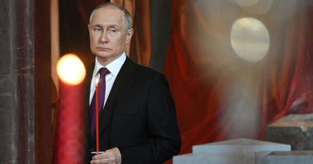 Vladimir Putin Xilaskar İsa Məsih Kilsəsində Pasxa mərasiminə qatılıb
