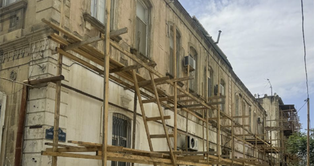 BŞİH müdaxilə etdi, tarixi binada təmir işləri dayandırıldı – Fotolar