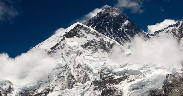 Everest ildən-ilə yüksəlir: alimlər bunun səbəbini açıqlayıblar