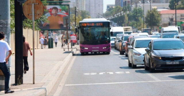 Bakının Şərifzadə küçəsində avtobus zolağında vaxt məhdudiyyəti tətbiq edilib