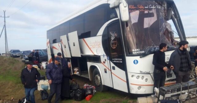 Naxçıvandan Bakıya gedən avtobus “Kamaz”la toqquşdu – Yaralılar var