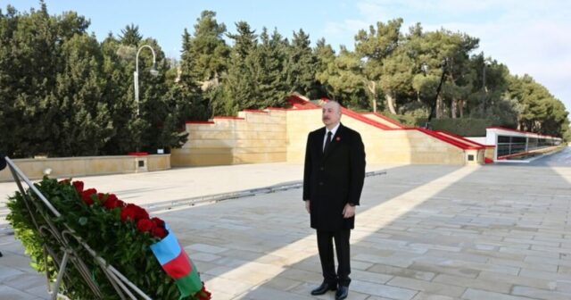 Prezident 20 Yanvar şəhidlərinin xatirəsini yad etdi – FOTOLAR