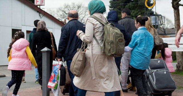 Puşkov: Almaniya miqrantları qəbul etməklə özünü məhv edir