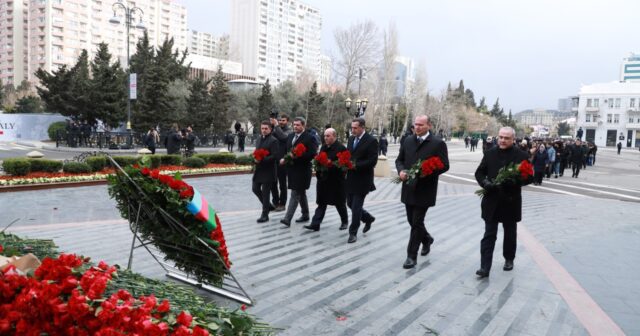 Dövlət Xidmətinin rəhbərliyi “Ana harayı” abidəsini ziyarət edib – FOTOLAR