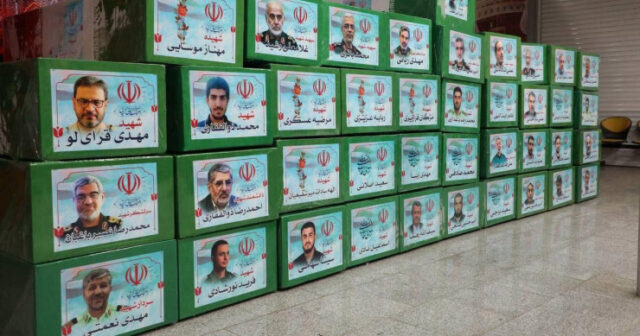 İranda ölən generalların cənazələri TIR-larla daşındı