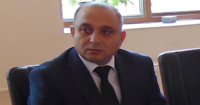 48 yaşlı məmur iş yerində öldü