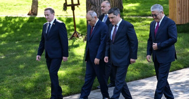 Paşinyanın Altay səfərinin pərdəarxası – Siyasi dilənçilik, yoxsa Qərbə mesaj? – ŞƏRH