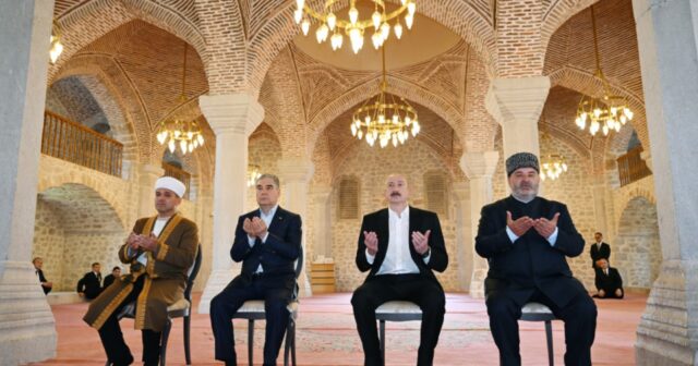 İlham Əliyev və Berdiməhəmmədov Yuxarı Gövhər Ağa məscidini ziyarət etdilər – FOTOLAR
