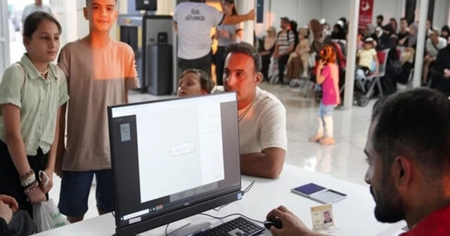Türkiyədən ölkəsinə qayıdan suriyalıların sayı 411 min 649 nəfərə çatıb