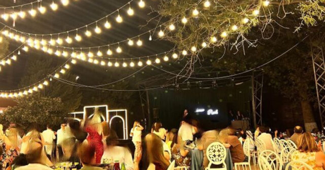İzmir Restoranında BİABIRÇILIQ! – Müştəri ailəsi ilə əsəbdən tortu götürüb çıxdı