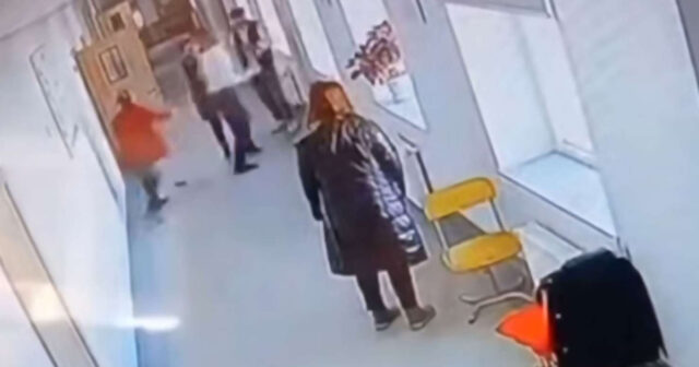 Lənkəranda DƏHŞƏT: Məktəbdə direktor müavini şagirdi və xadiməni DÖYDÜ – VİDEO