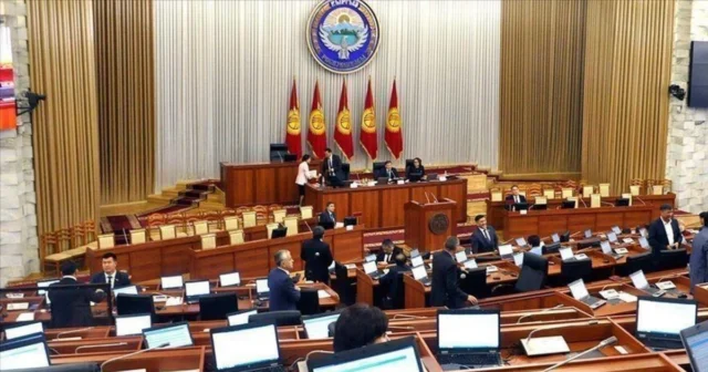 Qırğızıstanda növbədənkənar parlament seçkiləri noyabrın 30-da keçiriləcək