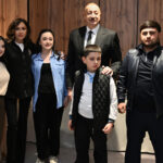 İlham Əliyev və xanımı Gəncədə şəhid övladları ilə görüşüblər – VİDEO