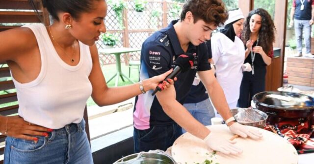 Formula 1 pilotları Bakıda qutab bişirdilər! – FOTOLAR