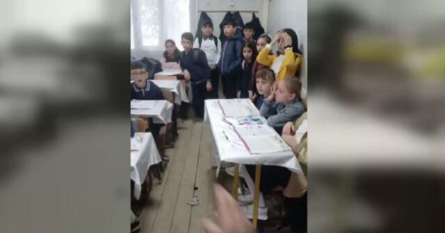 Şəmkirdə şagirdlər sinifdə ayaq üstə təhsil alırlar – ŞİKAYƏT – VİDEO