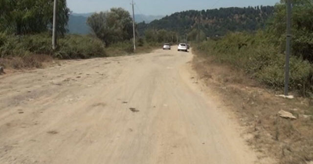 12 kəndi birləşdirən yol bərbad vəziyyətdə – VİDEO