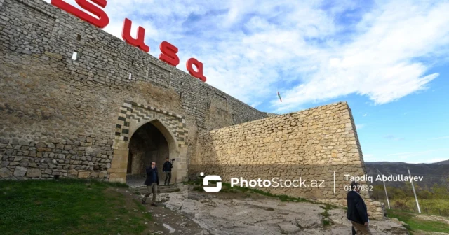 Səyyahlar Yuxarı Gövhər Ağa məscidində – FOTOLAR Səyyahlar Yuxarı Gövhər Ağa məscidində – FOTOLAR