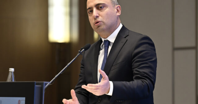 Emin Əmrullayev iki prorektoru işdən çıxardı