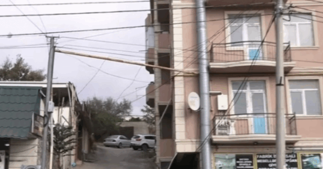 Masazırda yol ortasında tikinti – qurumlar da onlarla “bacarmır”? – Video