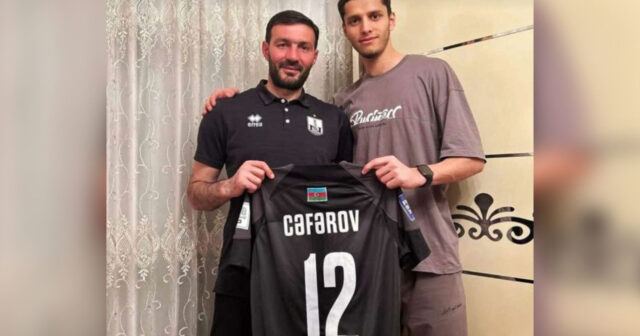 Millimizin üzvü məşqçisinə avtomobil hədiyyə etdi – Foto