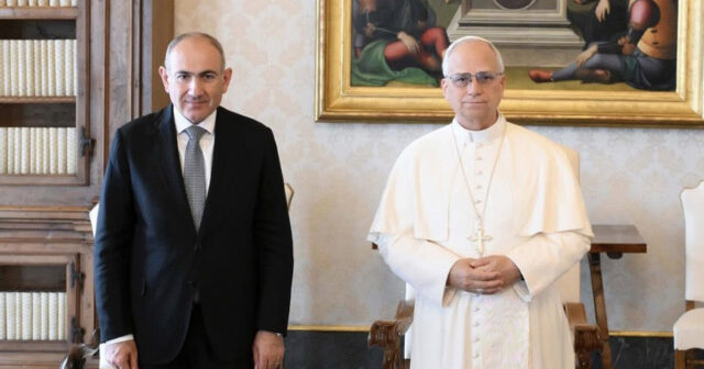 Paşinyan Papa ilə Cənubi Qafqazdakı sülhü müzakirə etdi Paşinyan Papa ilə Cənubi Qafqazdakı sülhü müzakirə etdi