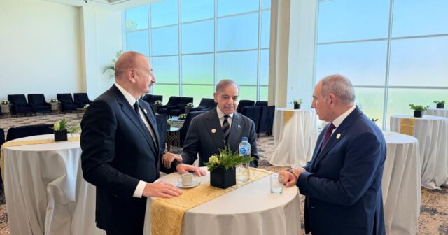 İlham Əliyev Paşinyanla söhbətləşdi – FOTOLAR