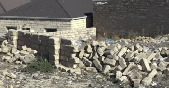 Binə qəsəbəsində yol PROBLEMİ: “Nə taksi, nə də təcili yardım gəlir” Binə qəsəbəsində yol PROBLEMİ: “Nə taksi, nə də təcili yardım gəlir”