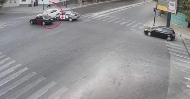 Qırmızı işıqda keçdi, qəzaya səbəb oldu – ANBAAN VİDEO Qırmızı işıqda keçdi, qəzaya səbəb oldu – ANBAAN VİDEO