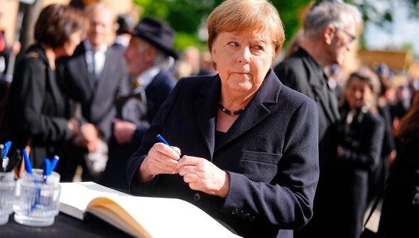 Merkel miqrant məsələsində “insanı görməyə” çağırıb Merkel miqrant məsələsində “insanı görməyə” çağırıb