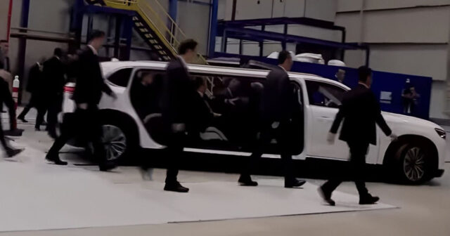 Ərdoğan TOGG-un limuzin versiyası ilə ALTAY tankının təhvil mərasiminə gəldi – FOTO Ərdoğan TOGG-un limuzin versiyası ilə ALTAY tankının təhvil mərasiminə gəldi – FOTO