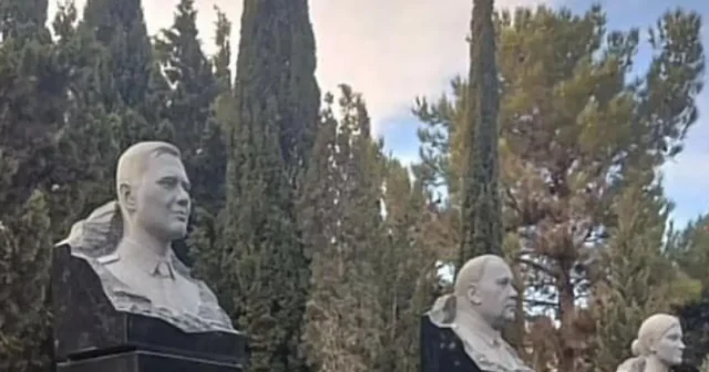 Rusiyanın vurduğu təyyarədə həlak olan üç ekipaj üzvünə büst qoyuldu – FOTO Rusiyanın vurduğu təyyarədə həlak olan üç ekipaj üzvünə büst qoyuldu – FOTO