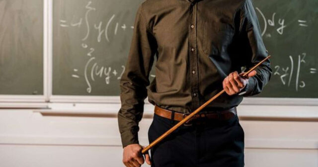 Fizika dərsini musiqi müəllimi tədris edir: Belə təhsil lazımdırmı? – VİDEO Fizika dərsini musiqi müəllimi tədris edir: Belə təhsil lazımdırmı? – VİDEO