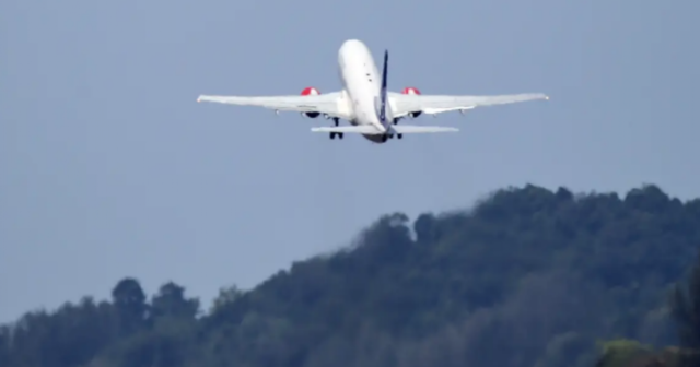 Oslo hava limanı dronlar səbəbindən enişləri müvəqqəti dayandırıb