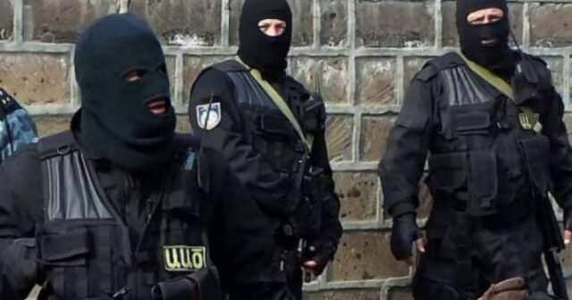 Ermənistanda hərbi hissədə əməliyyat: yüksək rütbəli zabitlər saxlanıldı Ermənistanda hərbi hissədə əməliyyat: yüksək rütbəli zabitlər saxlanıldı