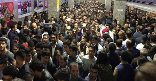 Metroda problem yarandı Metroda problem yarandı