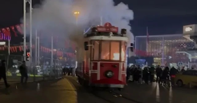 Taksimin məşhur tramvayında yanğın – VİDEO